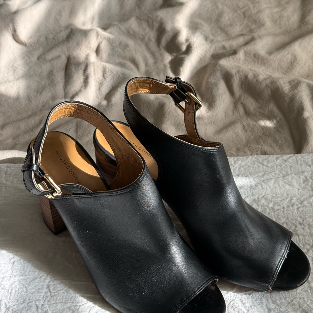 14th & Union Black Open-Toe Heels